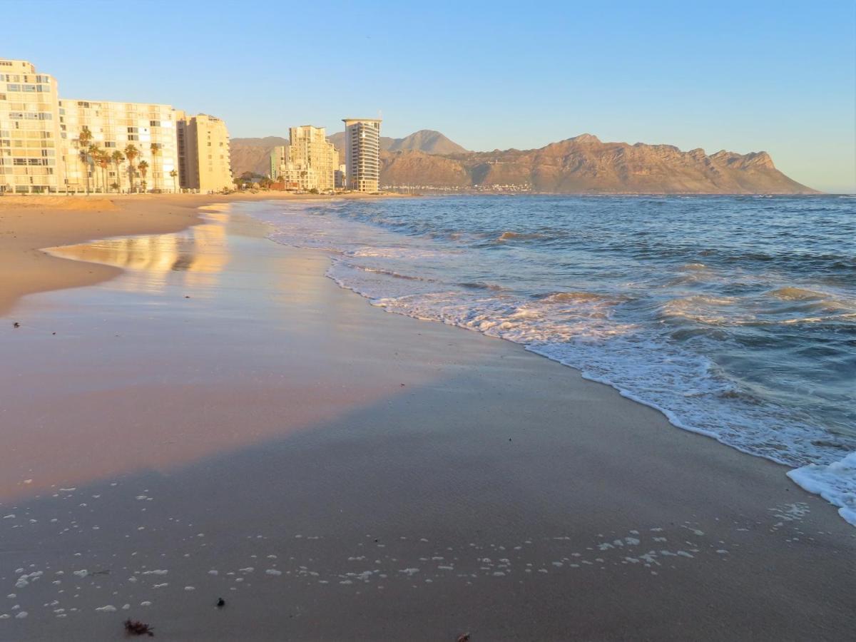 On The Beach At Strand Exterior foto